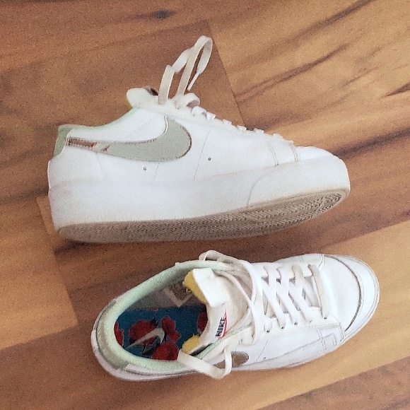 Women - Nike White and Silver Low-Top Sneakers - Picture 7 of 7